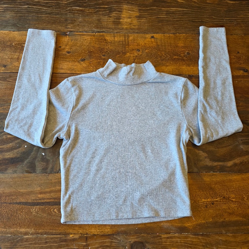 Ambiance Women's Gray Mock Neck Long Sleeve Top - Size Medium‎